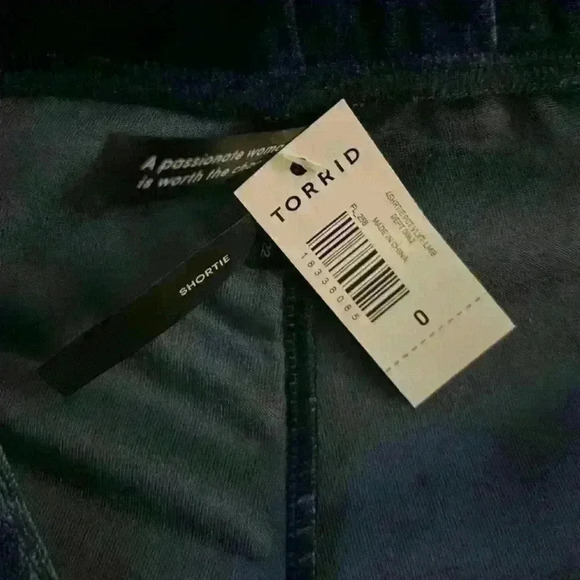 BNWT TORRID VELOUR SHORTY PANTY SHORT - Picture 5 of 5
